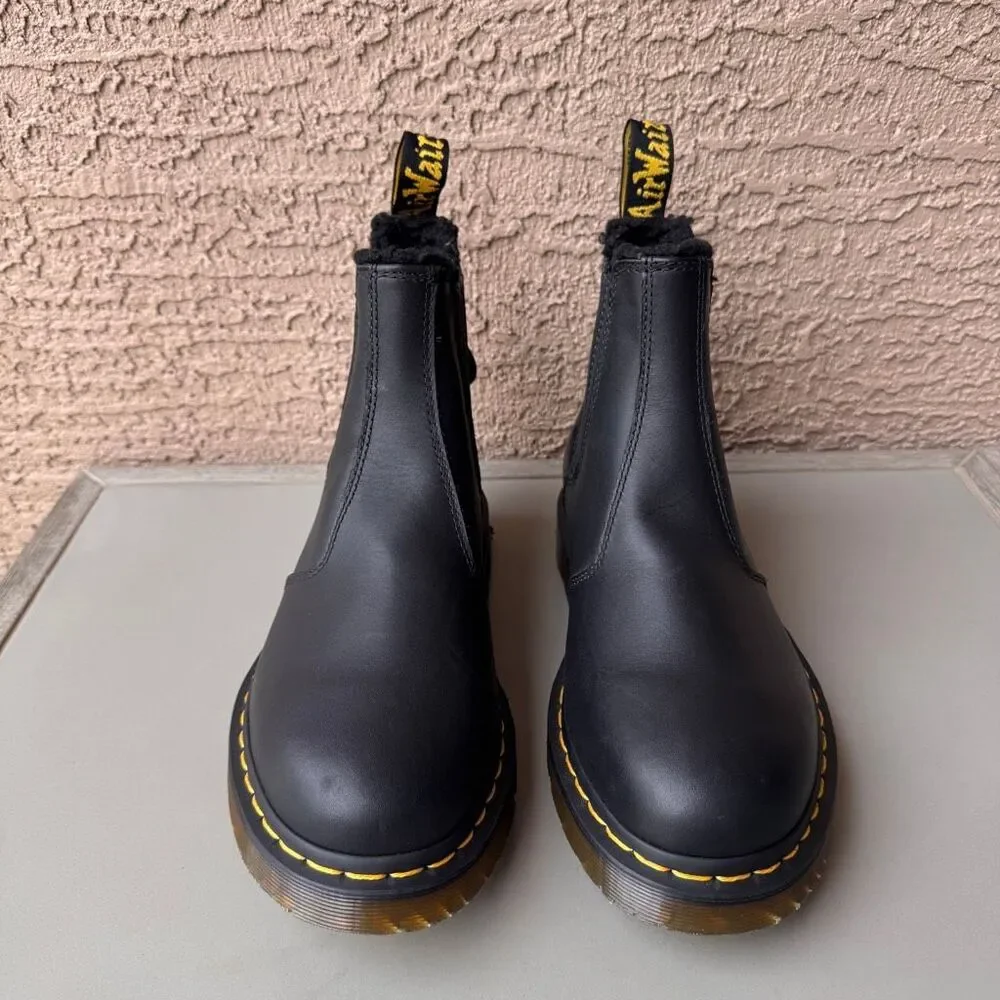 Dr. Martens 2976 Wintergrip Chelsea Boots Womens 8 Fur Lined Black Leather Pull